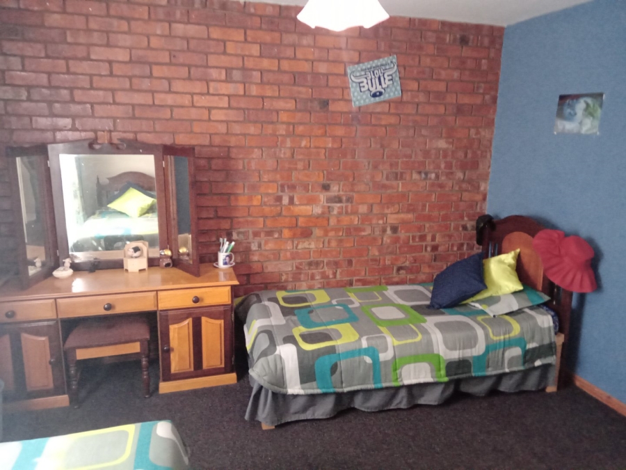 4 Bedroom Property for Sale in Noorsekloof Eastern Cape